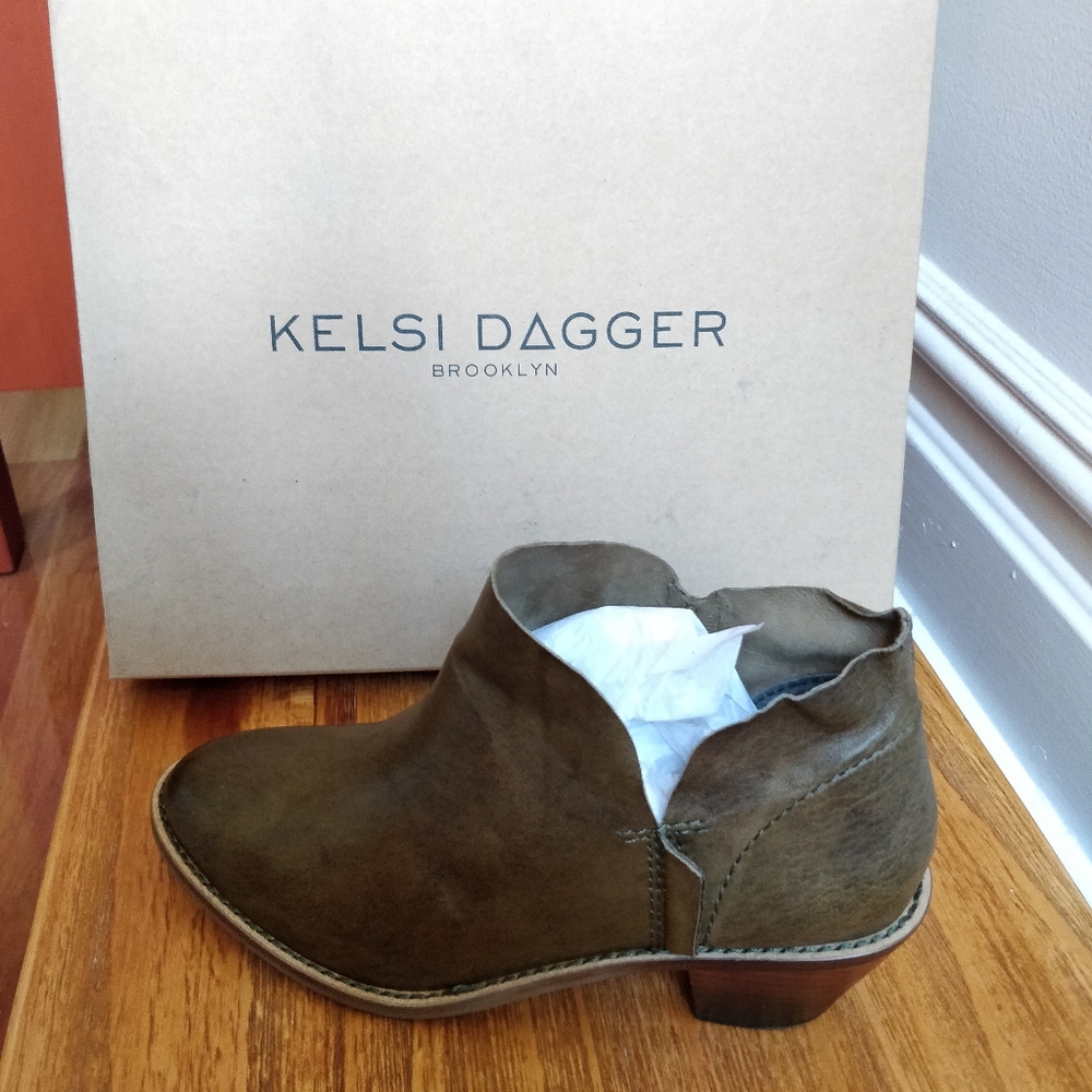 NEW Kelsi Dagger, sz 7, olive vegan leather boots